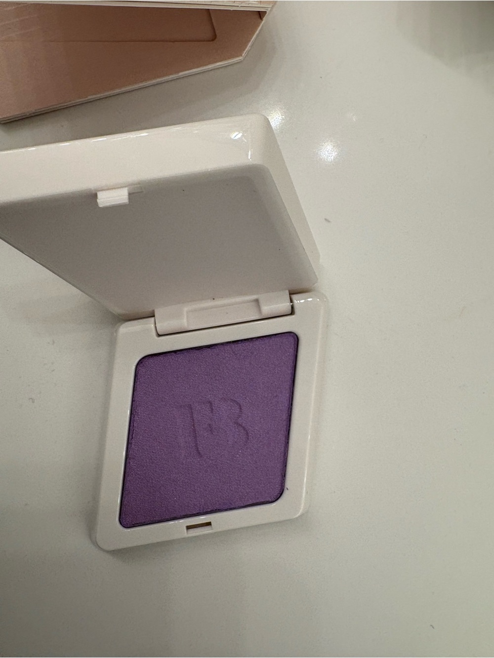 Fenty Beauty Single Eyeshadow — Vibrant Purple new